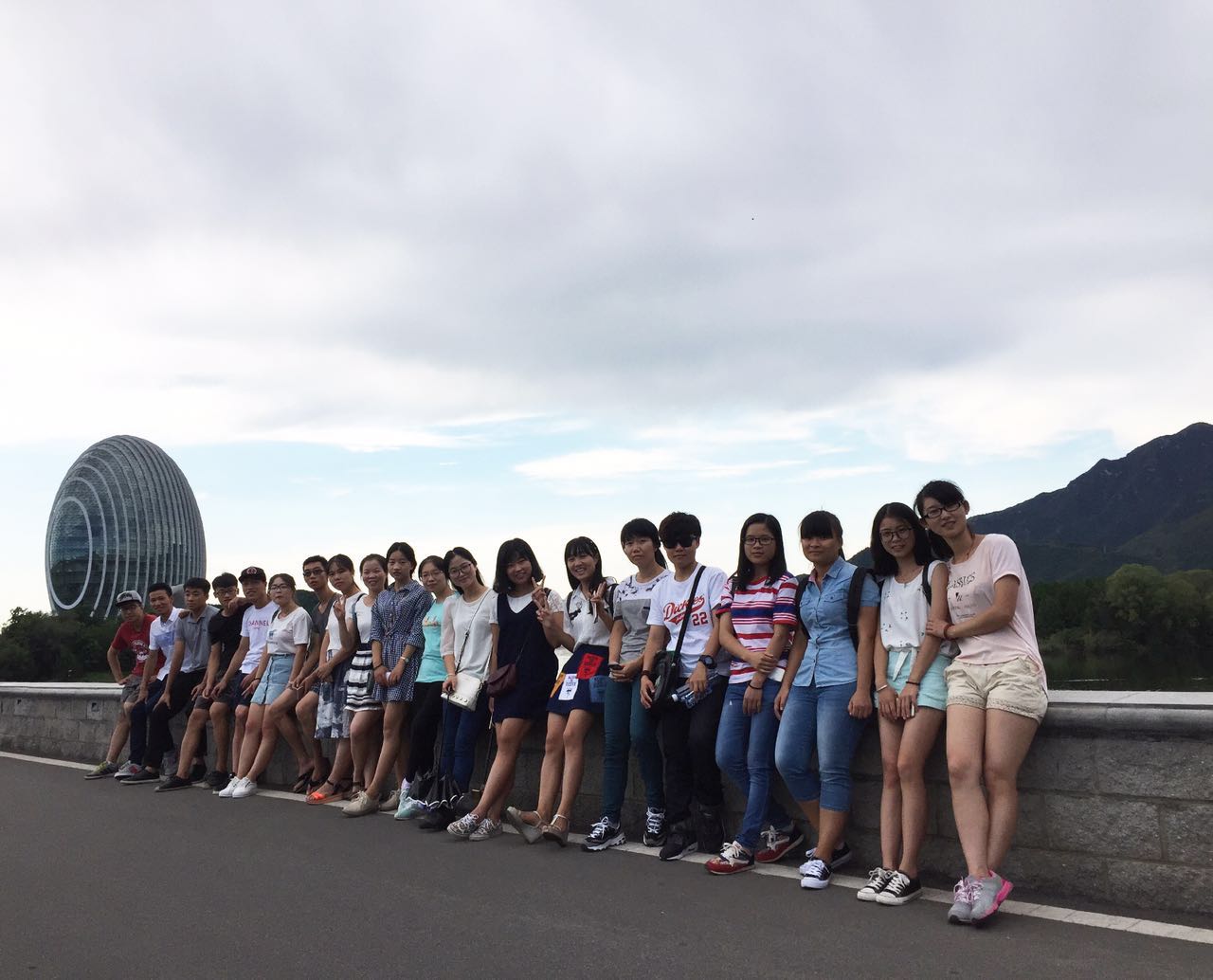 在京集中教学研究生开展徒步活动